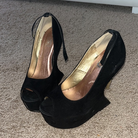 Unique Peep Toe Wedges - Picture 4 of 4
